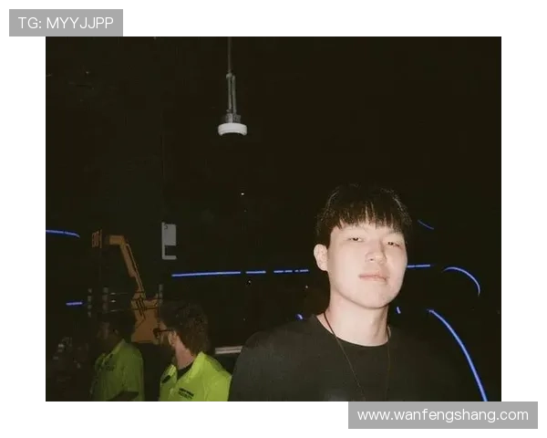 开拓者媒体日杨瀚森幽默调侃自己英语水平笑点十足