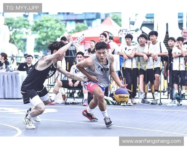 篮球公园詹姆斯携手点燃热血篮球夏季激情展现运动魅力